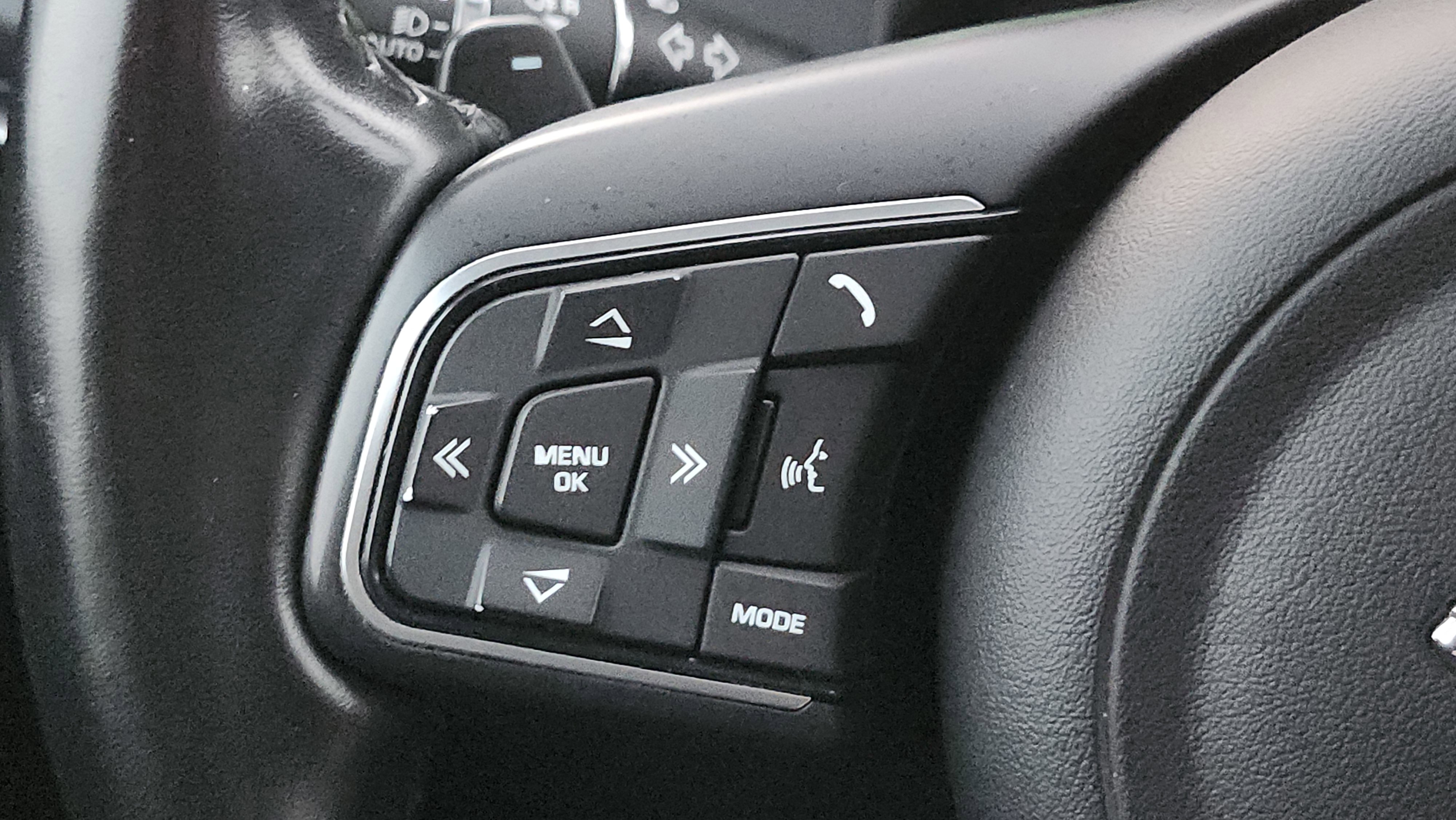 Used 2020 Jaguar F-PACE Premium image 39