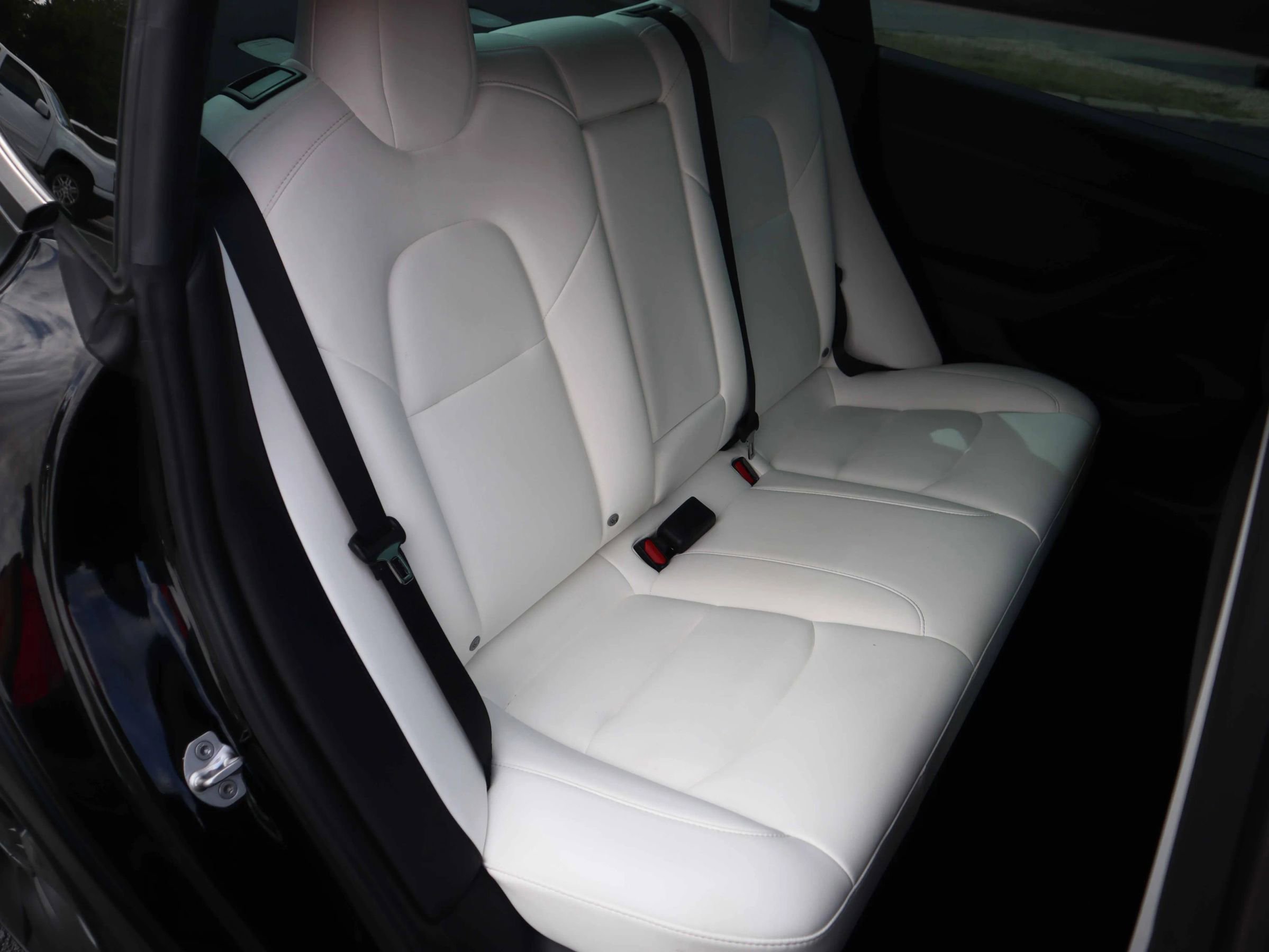 Used 2022 Tesla Model 3 Performance image 4