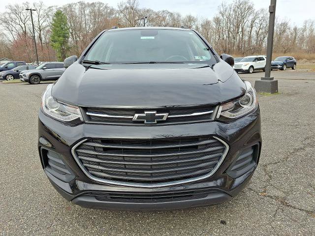 Used 2022 Chevrolet Trax LT w/ Midnight Edition image 2