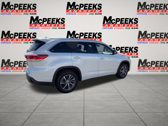 Used 2017 Toyota Highlander XLE AWD/4WD image 8