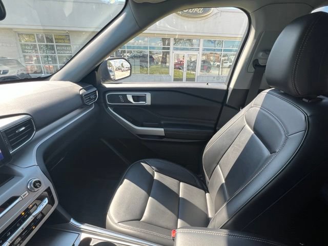 Used 2023 Ford Explorer XLT w/ Equipment Group 202A AWD/4WD image 19