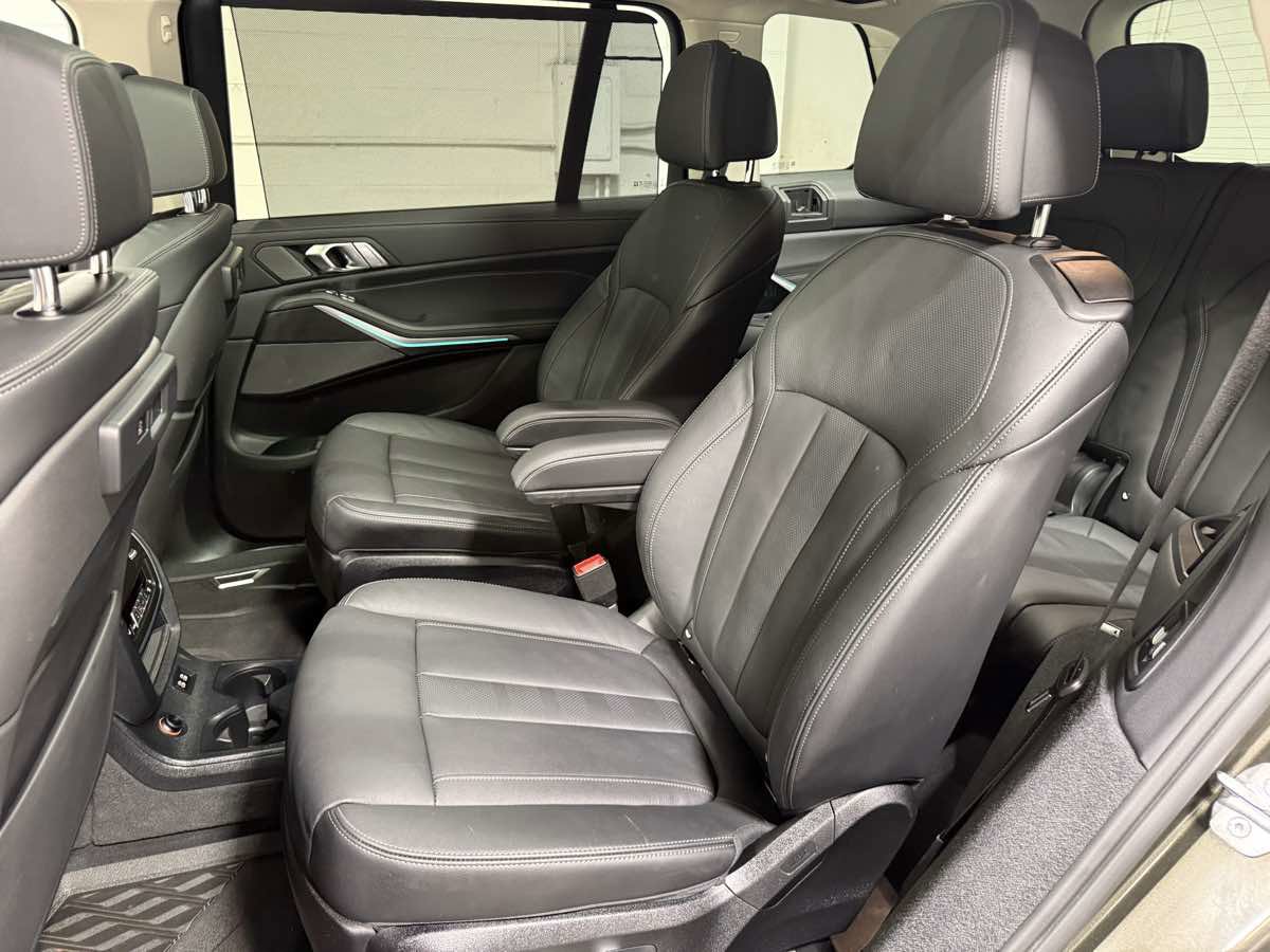 Used 2022 BMW X7 xDrive40i w/ Premium Package image 21