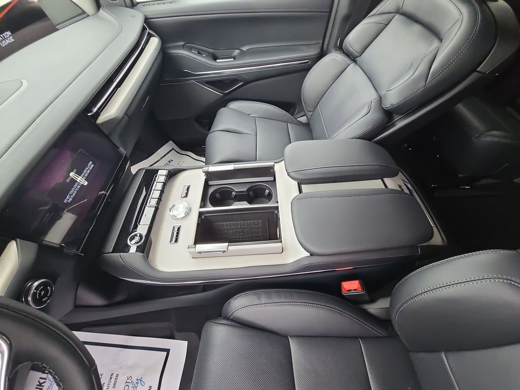 New 2025 Lincoln Navigator Reserve AWD/4WD image 11