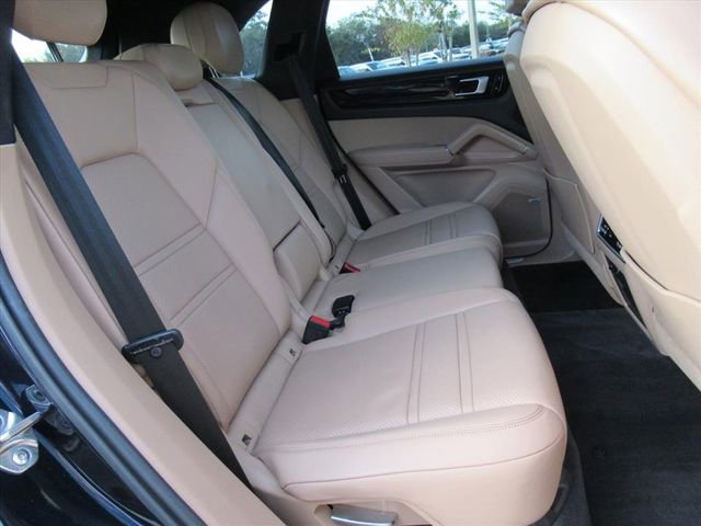 Used 2020 Porsche Cayenne image 31