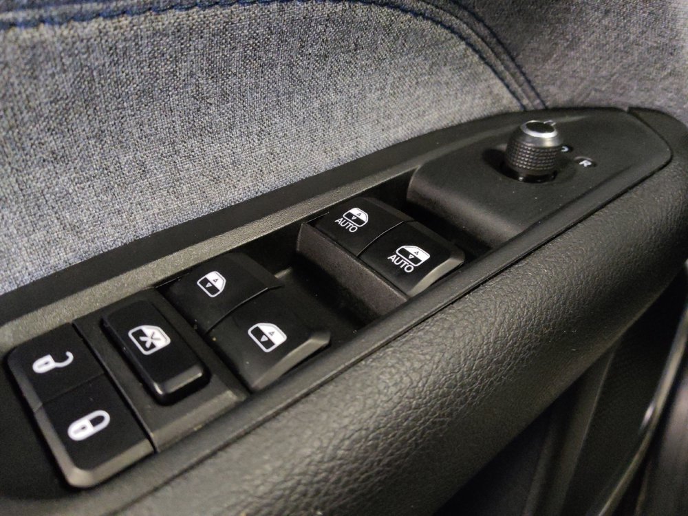 Used 2024 Jeep Compass Latitude image 27