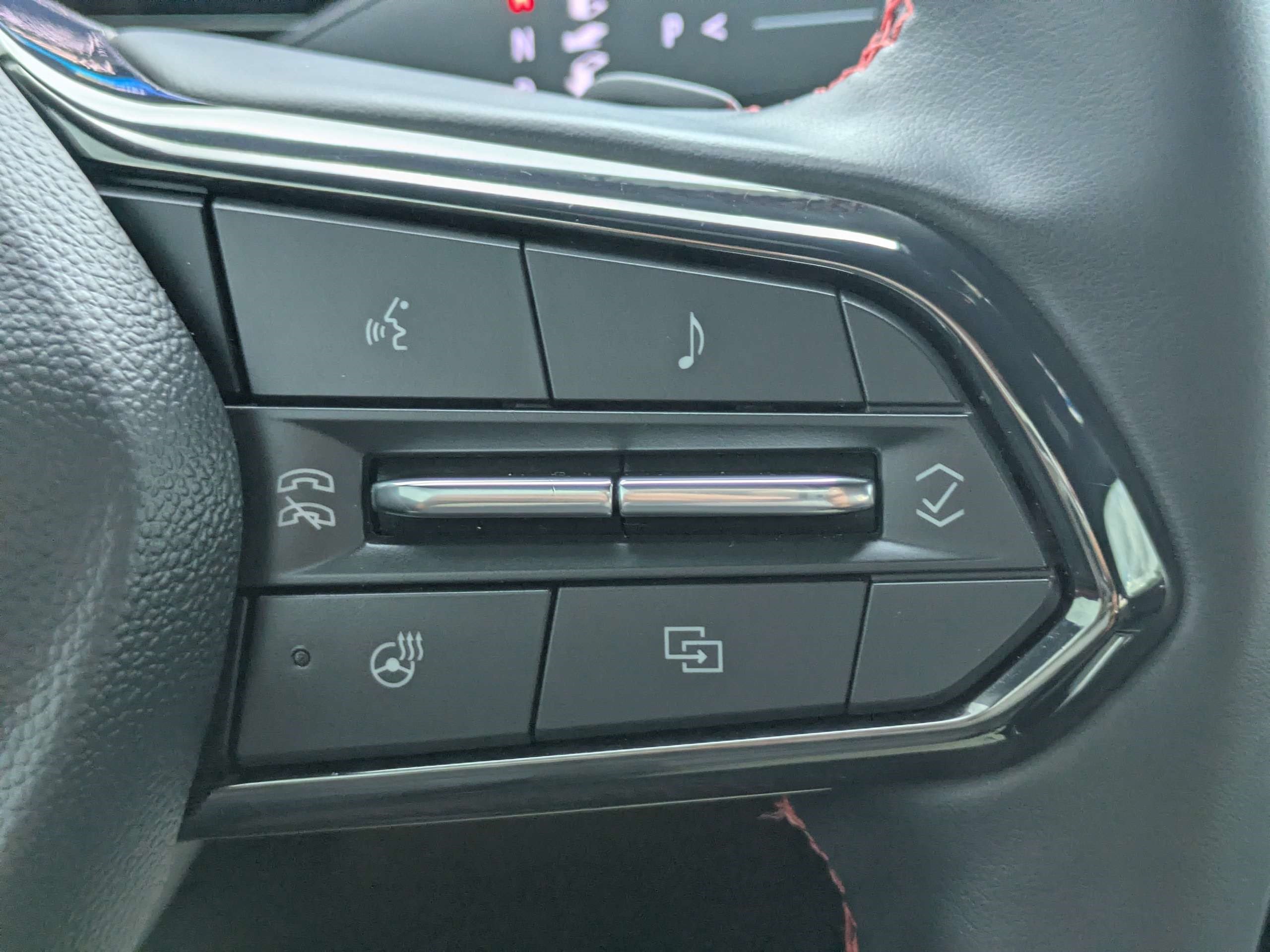 Used 2026 Chevrolet Traverse RS FWD image 23