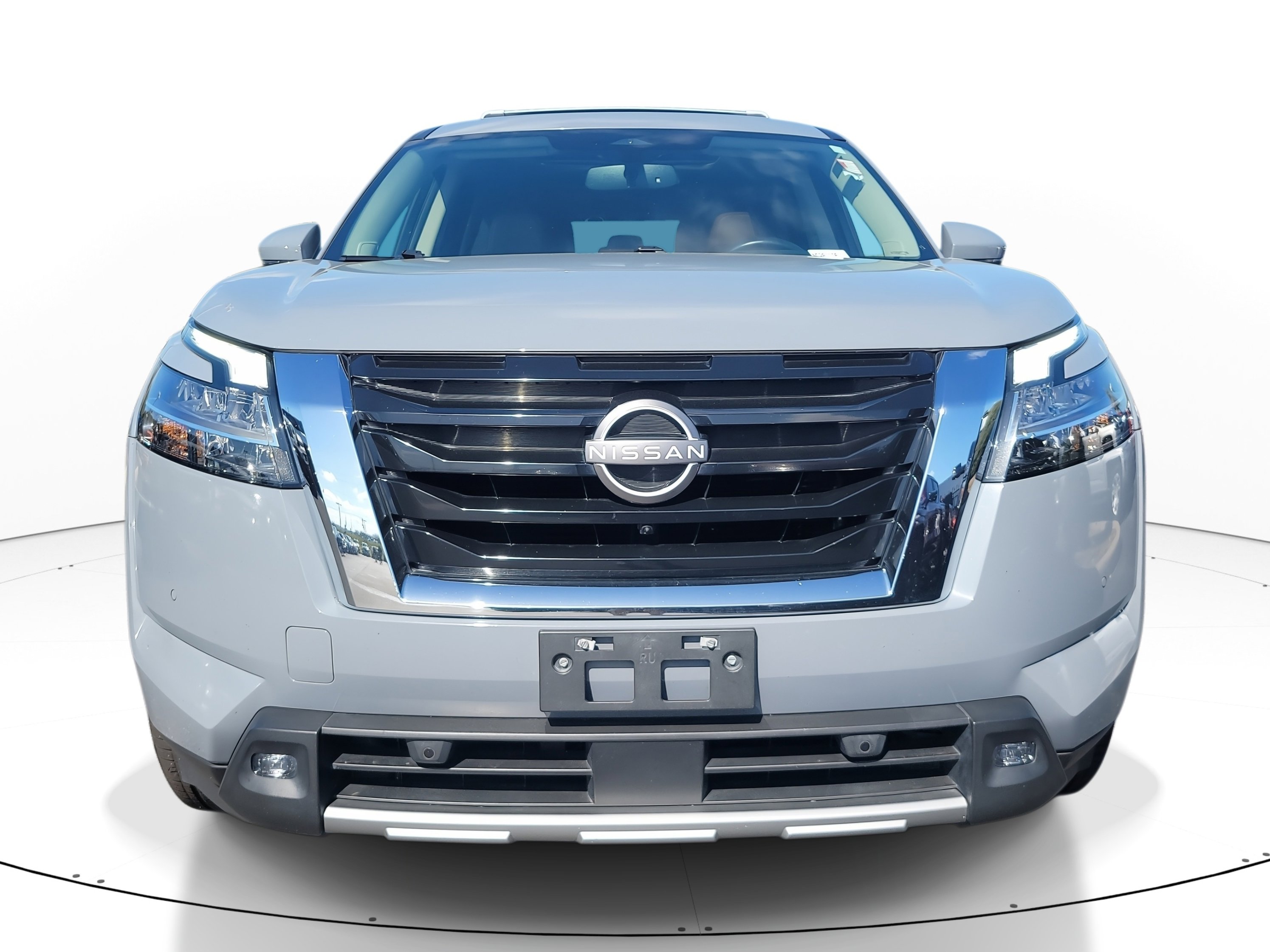Used 2022 Nissan Pathfinder Platinum w/ Cargo Package image 2