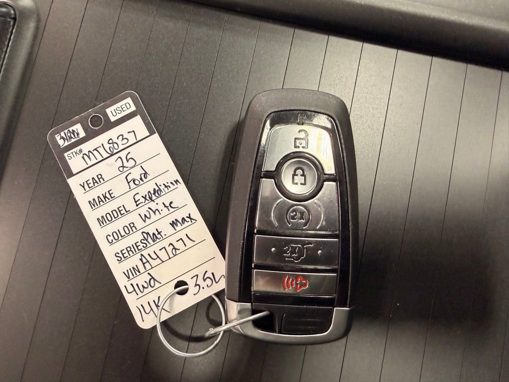 Used 2025 Ford Expedition Max Platinum w/ Driver's Package AWD/4WD image 55