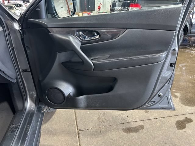 Used 2018 Nissan Rogue SV AWD/4WD image 19