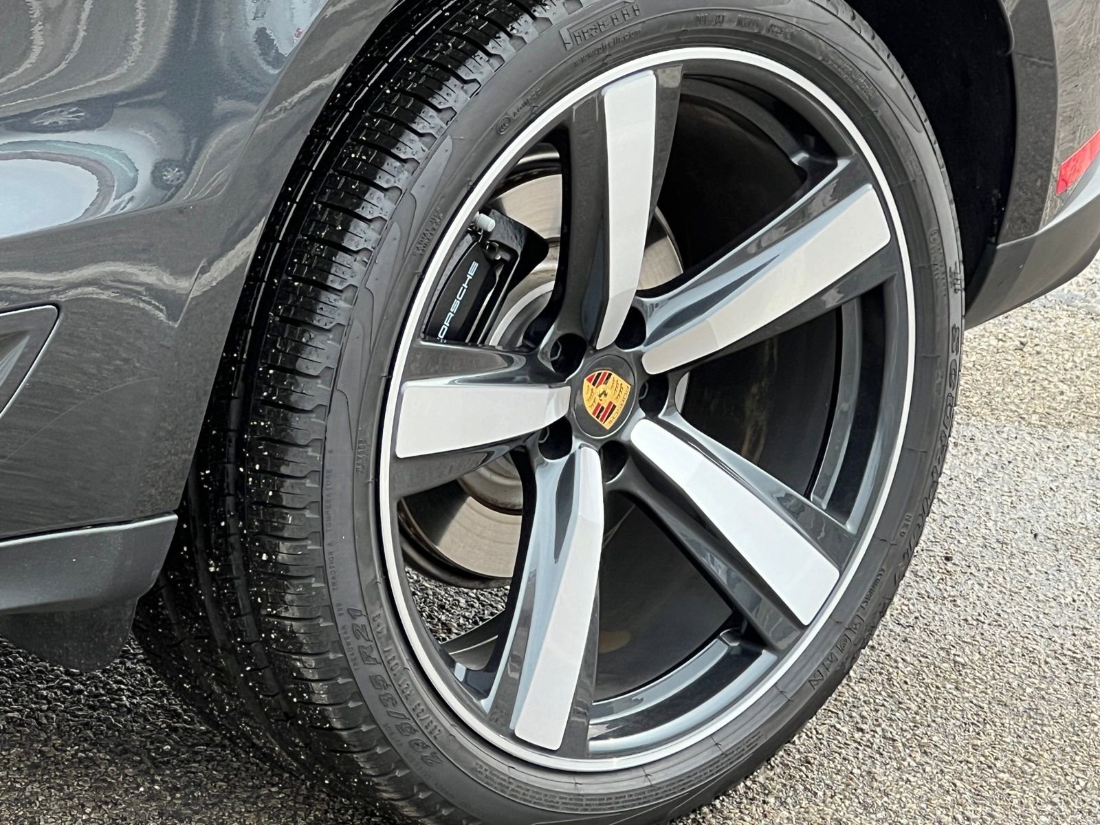 Certified 2025 Porsche Macan image 11