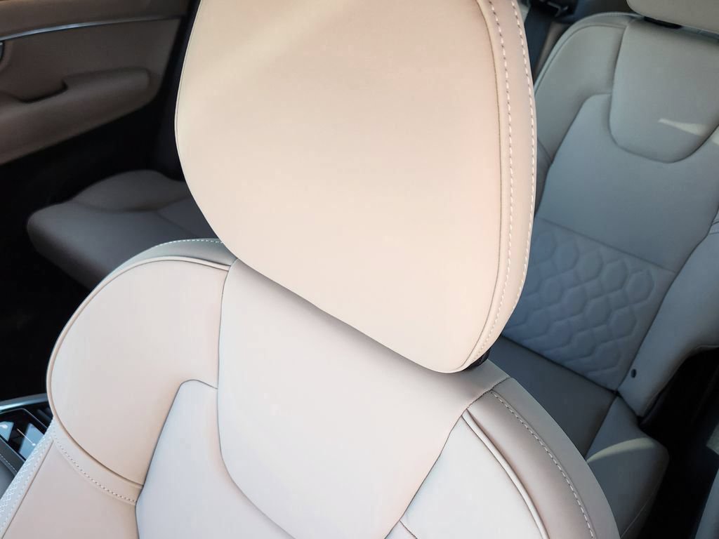 New 2026 Volvo XC90 B5 Core AWD/4WD image 6