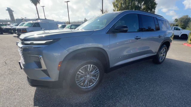 Used 2025 Chevrolet Traverse LT image 4