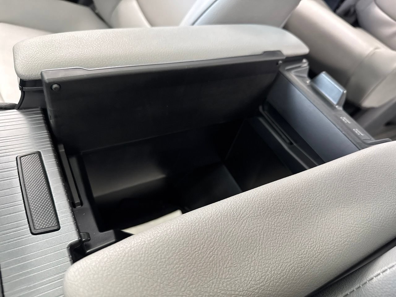 Certified 2025 Toyota Sienna XLE w/ XLE Plus Package AWD/4WD image 34