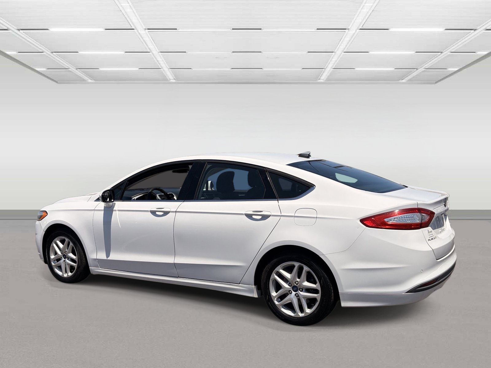 Used 2016 Ford Fusion SE FWD image 3