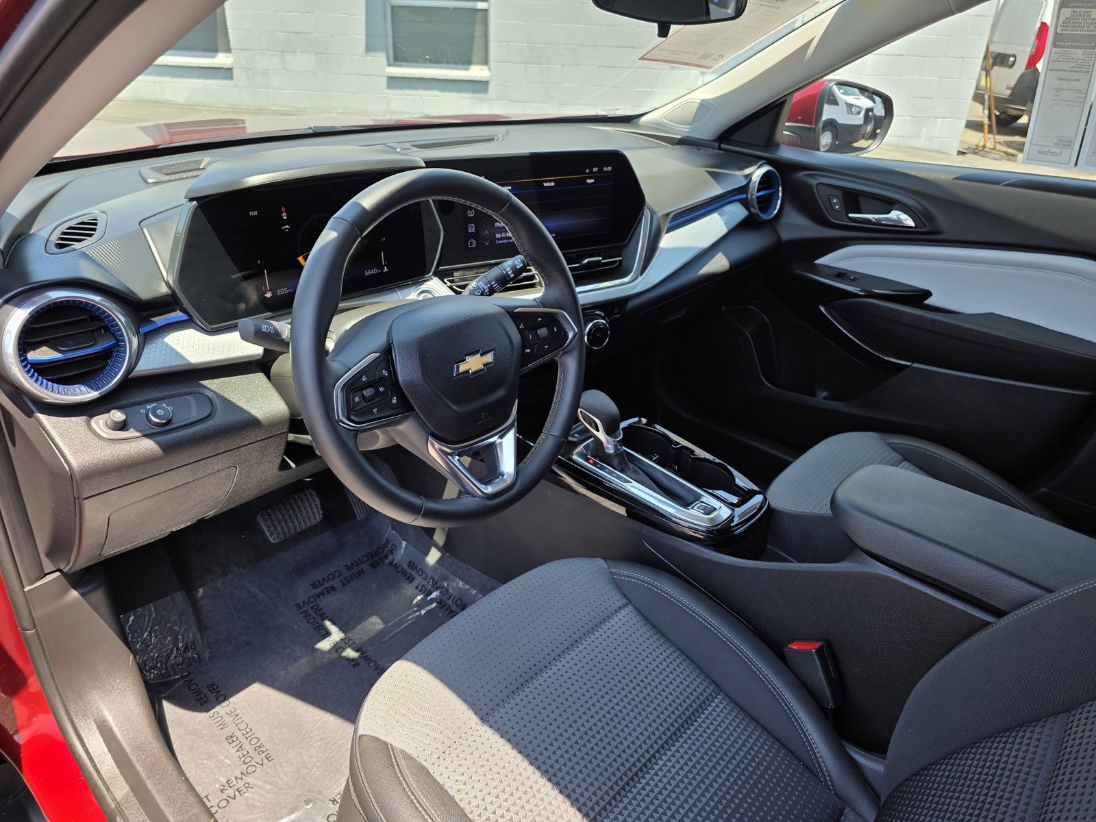 Certified 2025 Chevrolet Trax LT w/ Driver Confidence Package image 2