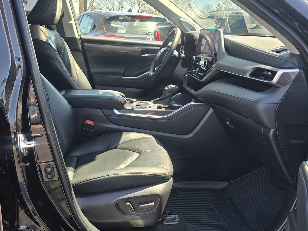Used 2023 Toyota Highlander Platinum AWD/4WD image 12
