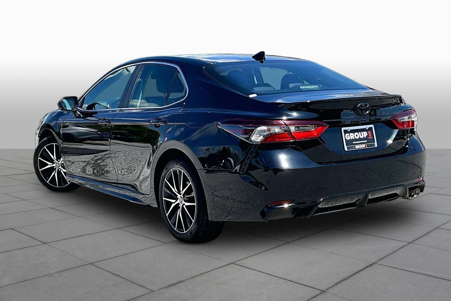 Used 2024 Toyota Camry SE FWD image 12