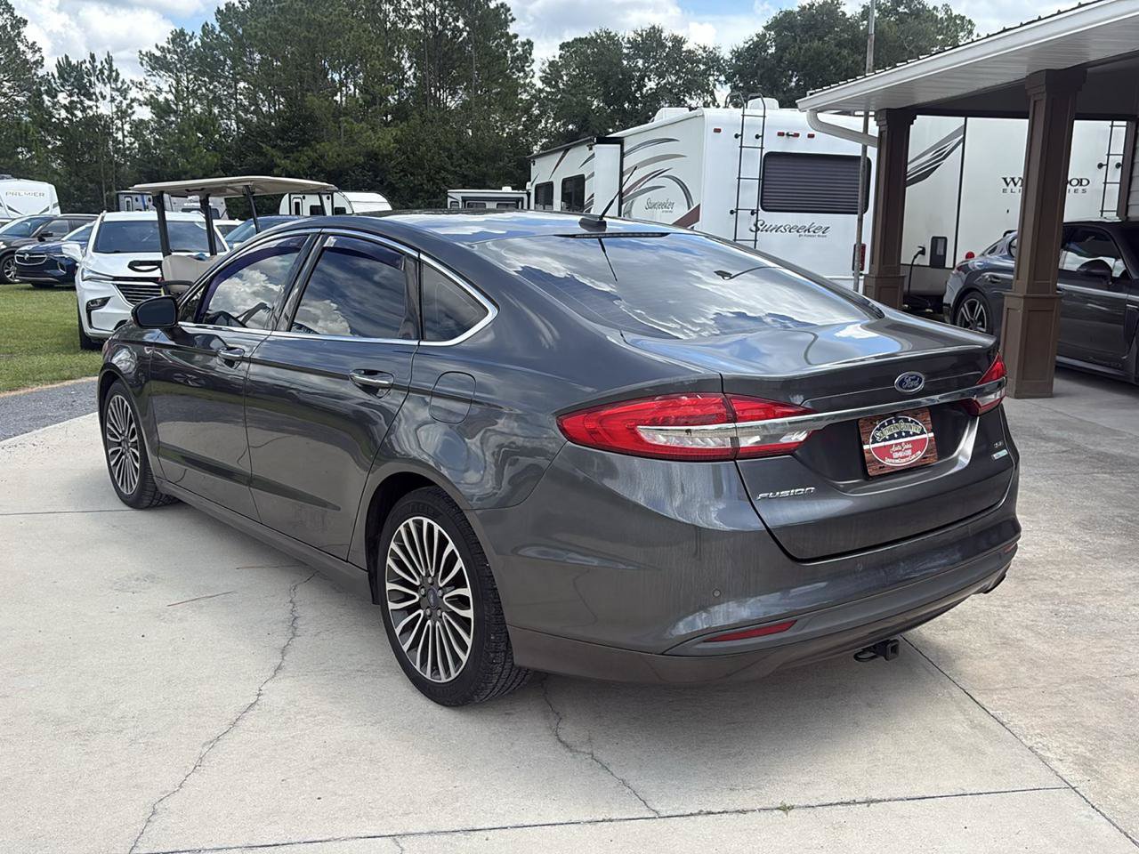 Used 2017 Ford Fusion SE w/ Fusion SE Technology Package FWD image 7