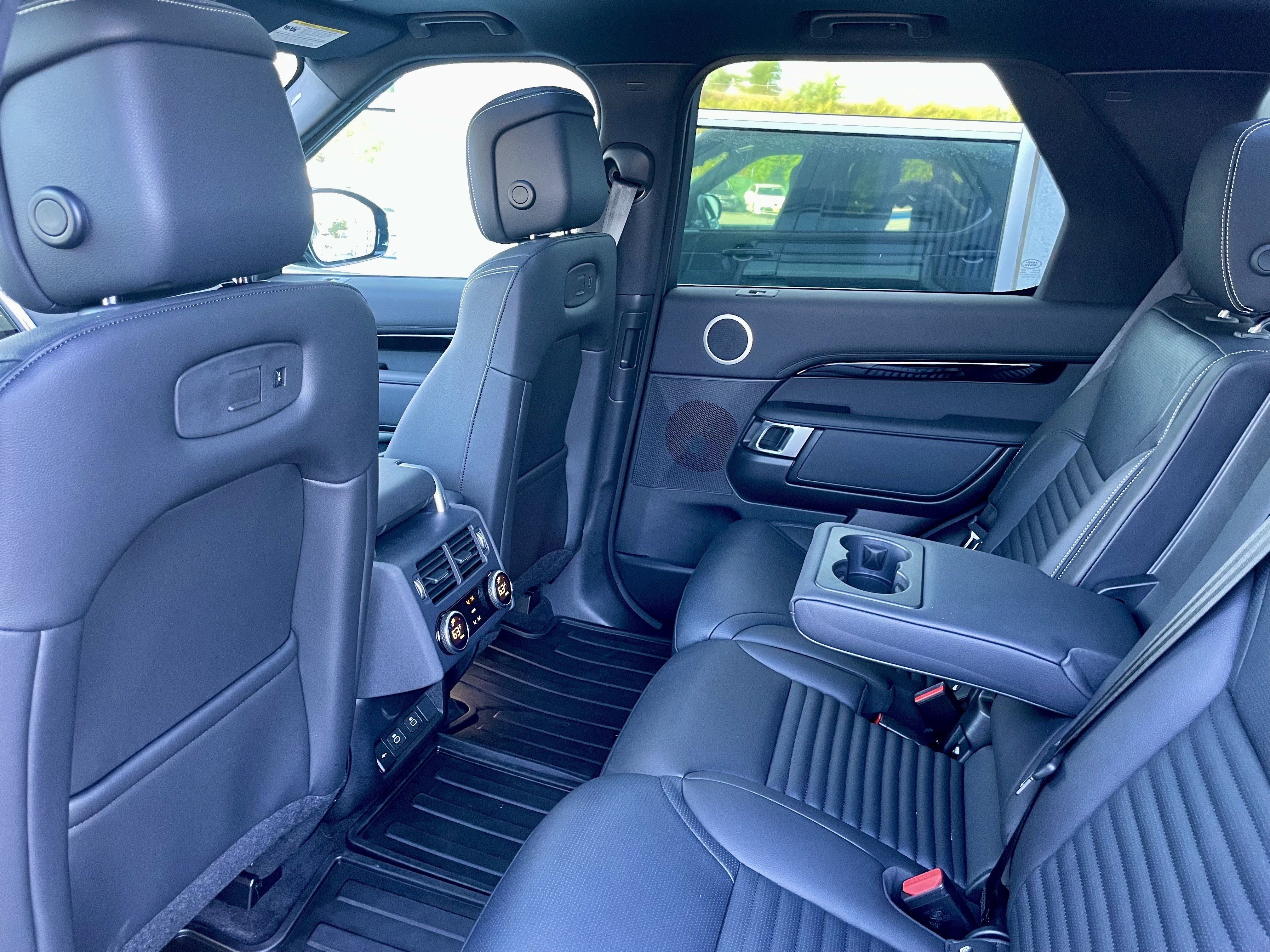 Certified 2024 Land Rover Discovery Dynamic SE image 30