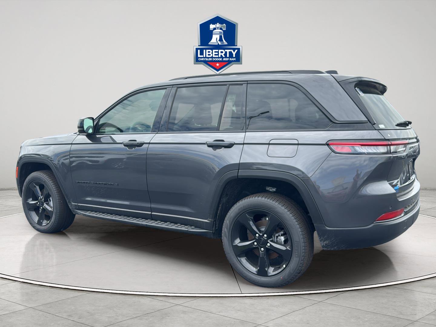 New 2025 Jeep Grand Cherokee Limited w/ Black Appearance Package AWD/4WD image 7