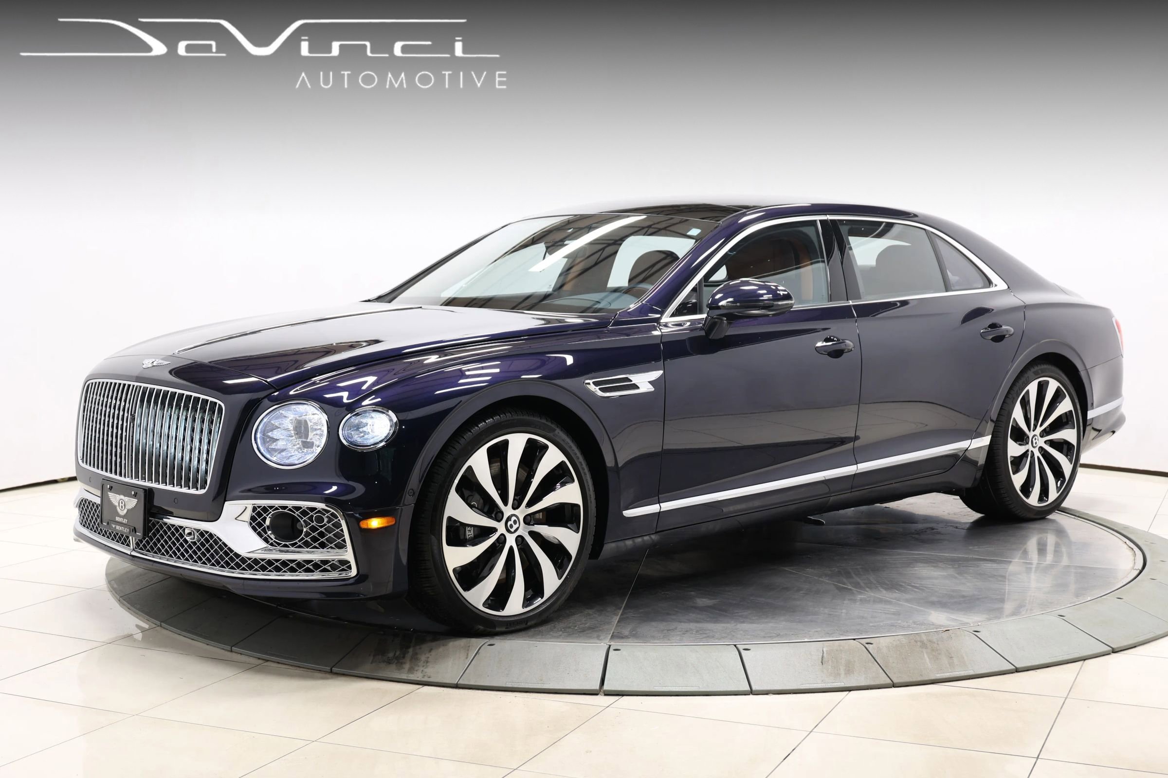 Used 2022 Bentley Flying Spur V8 image 1