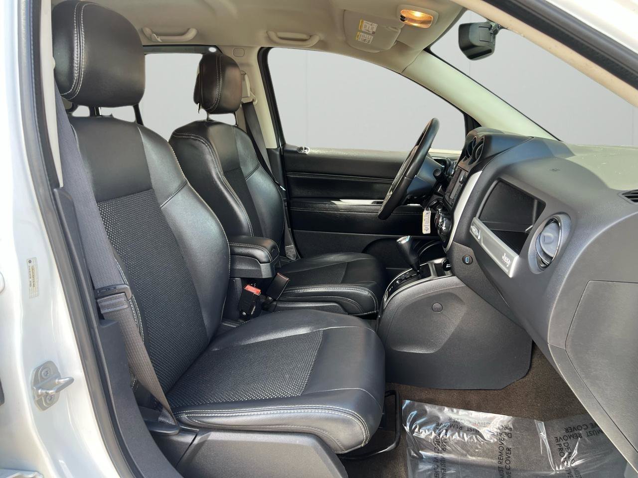 Used 2015 Jeep Compass Latitude AWD/4WD image 22