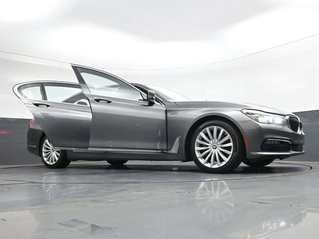 Used 2016 BMW 740i image 46
