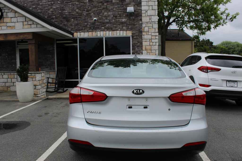 Used 2015 Kia Forte LX FWD image 6