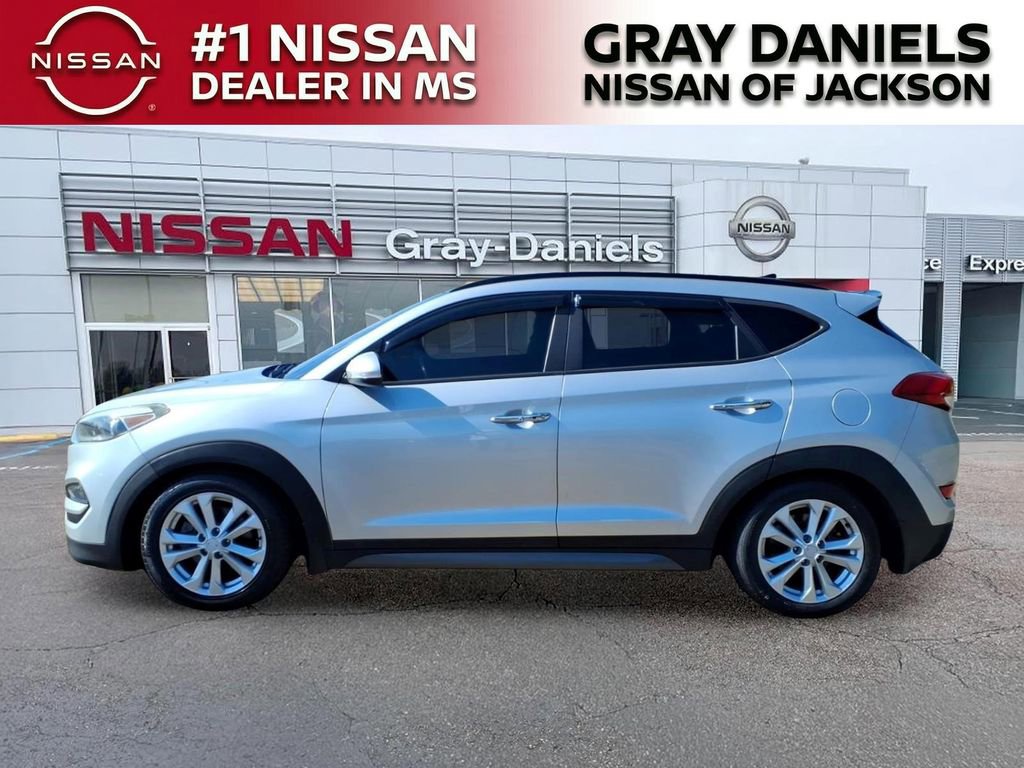 Used 2016 Hyundai Tucson Limited w/ Option Group 03 FWD image 4