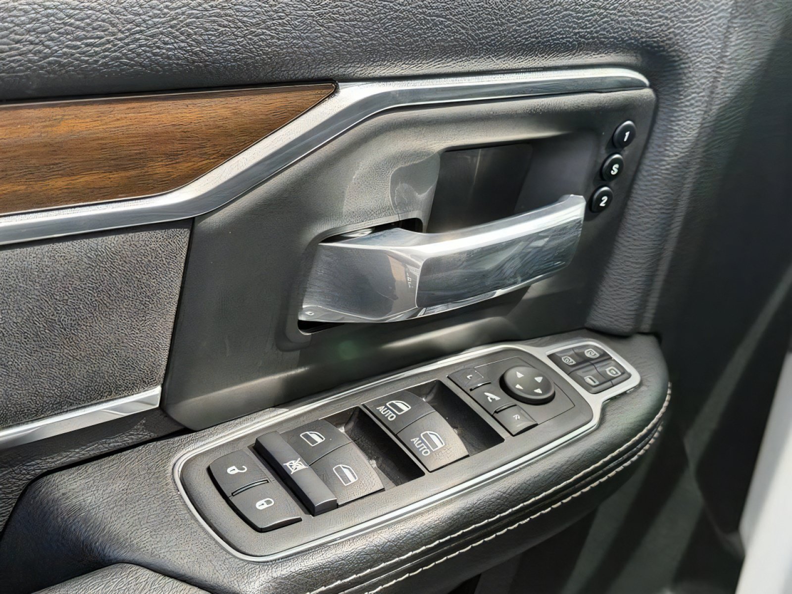 Used 2024 RAM 2500 Laramie AWD/4WD image 23