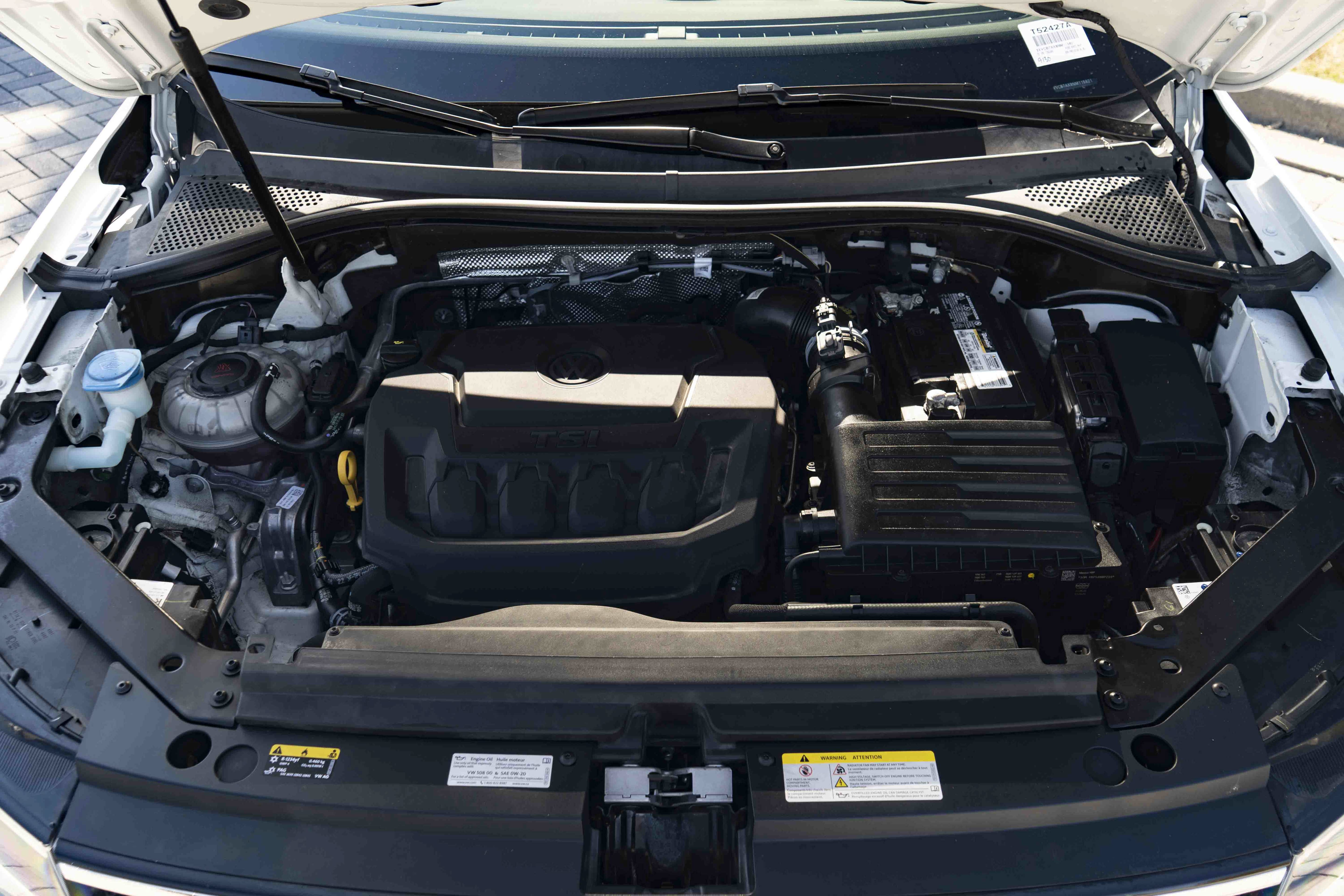 Certified 2022 Volkswagen Tiguan SE R-Line FWD image 40