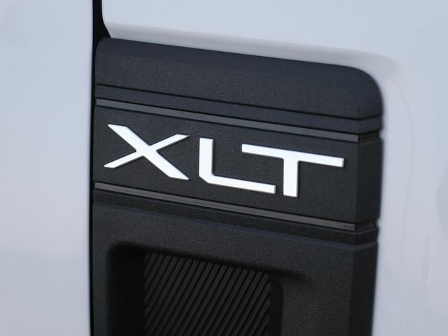 New 2026 Ford Maverick XLT w/ XLT Luxury Package FWD image 9