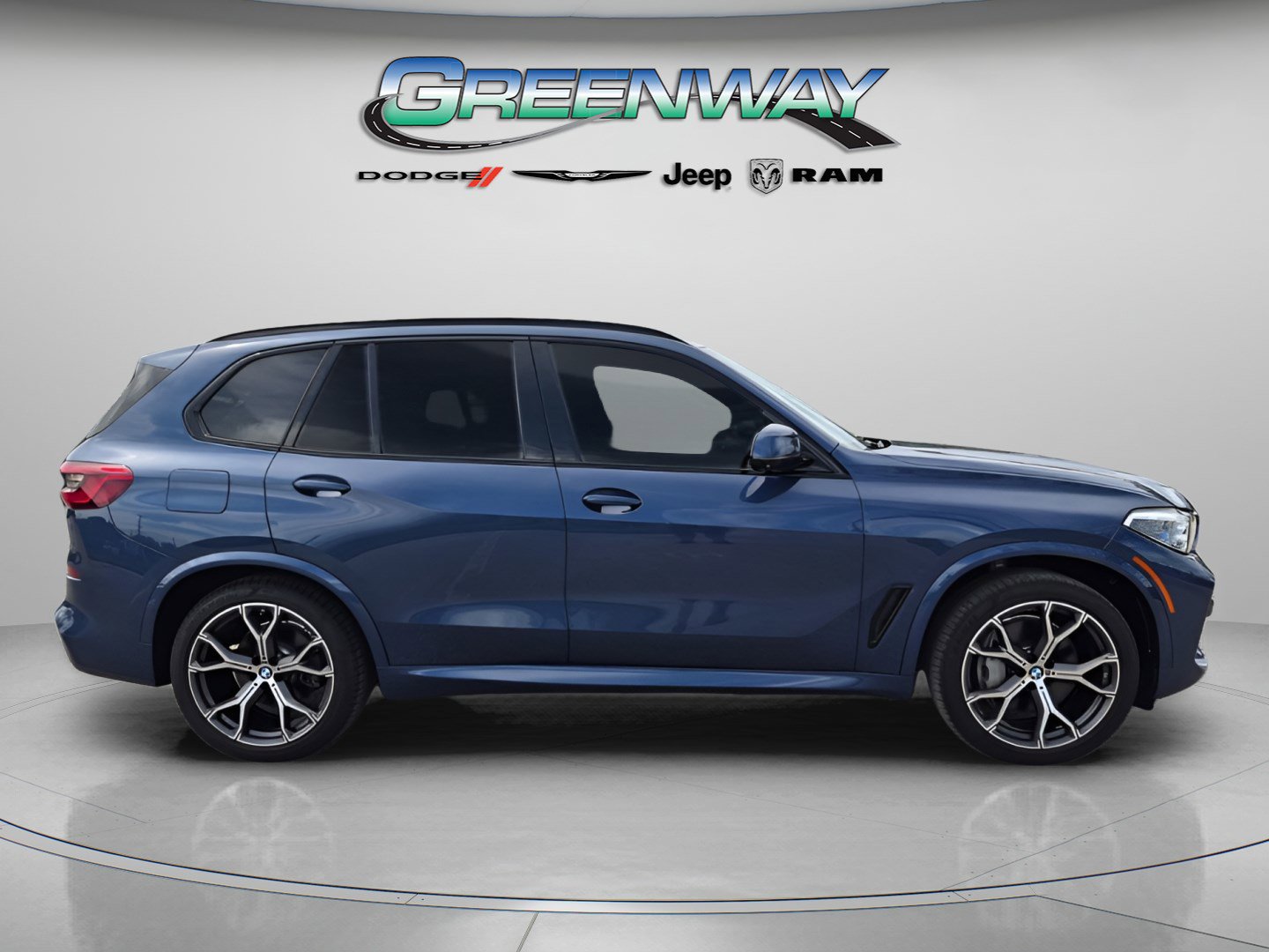 Used 2019 BMW X5 xDrive50i w/ M Sport Package AWD/4WD image 4