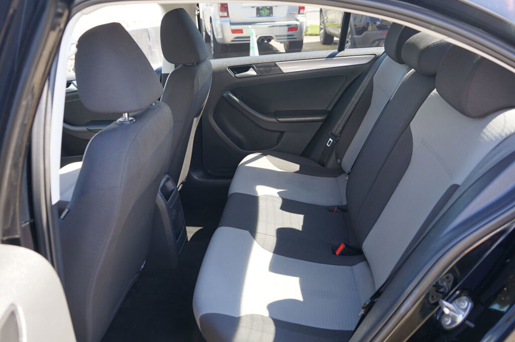 Used 2017 Volkswagen Jetta S w/ Jetta S Cold Weather Package image 14
