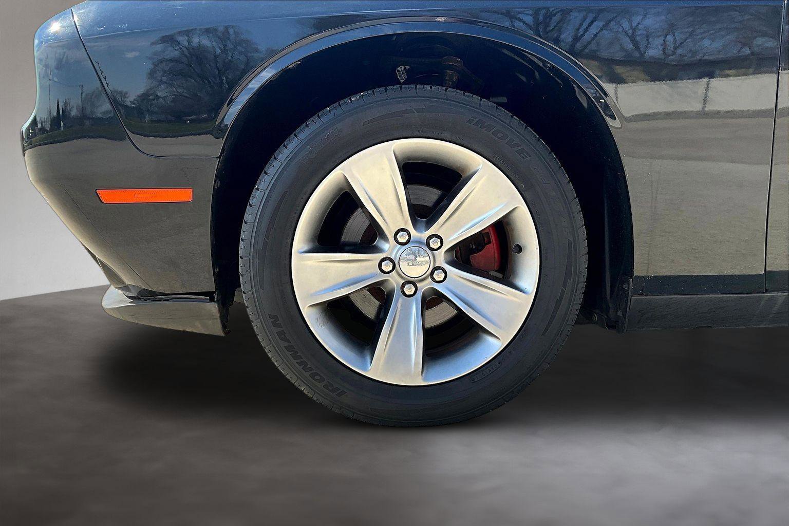 Used 2016 Dodge Challenger SXT image 10