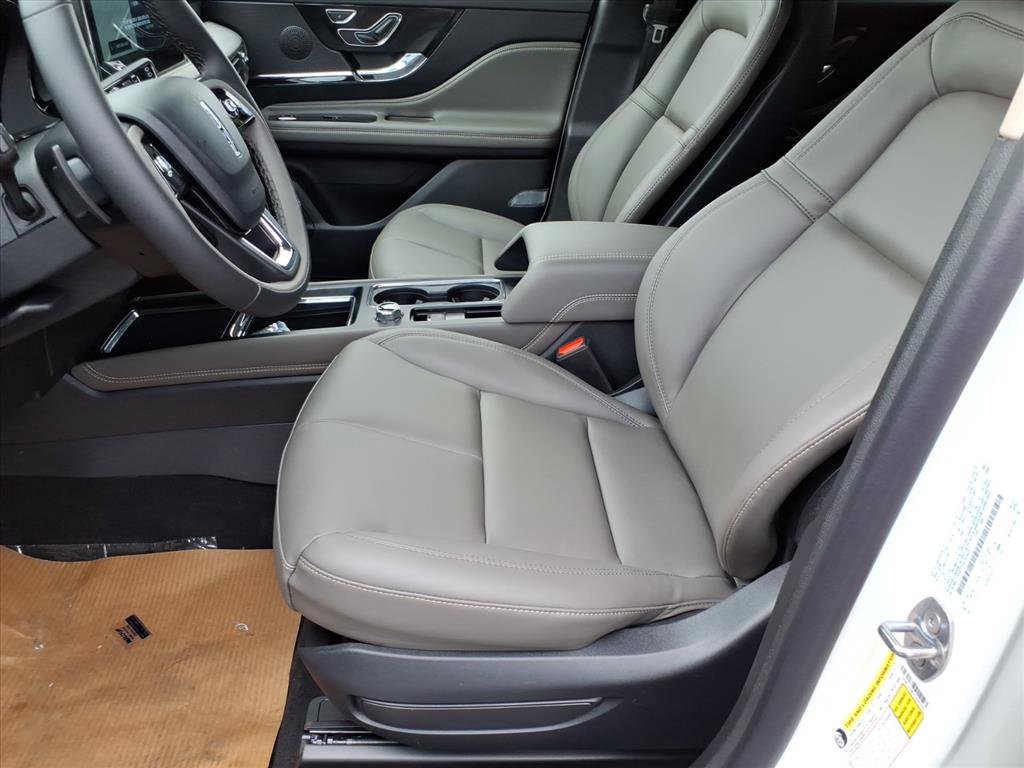 New 2026 Lincoln Corsair Premiere w/ Rear Removable Package Tray image 13