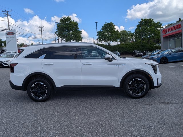 Used 2025 Kia Sorento S w/ Panoramic Sunroof Package AWD/4WD image 4