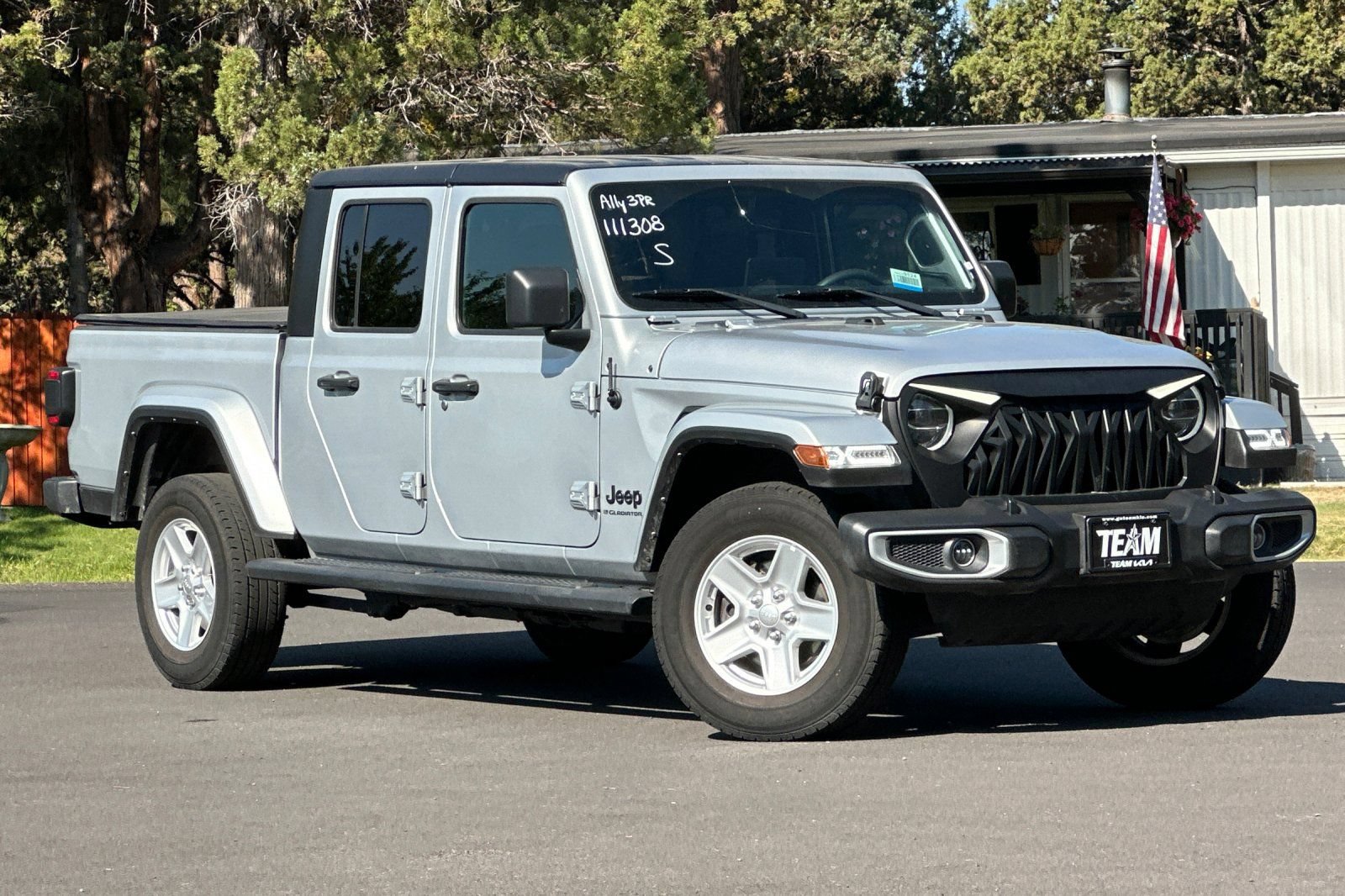 Used 2023 Jeep Gladiator Sport AWD/4WD image 2