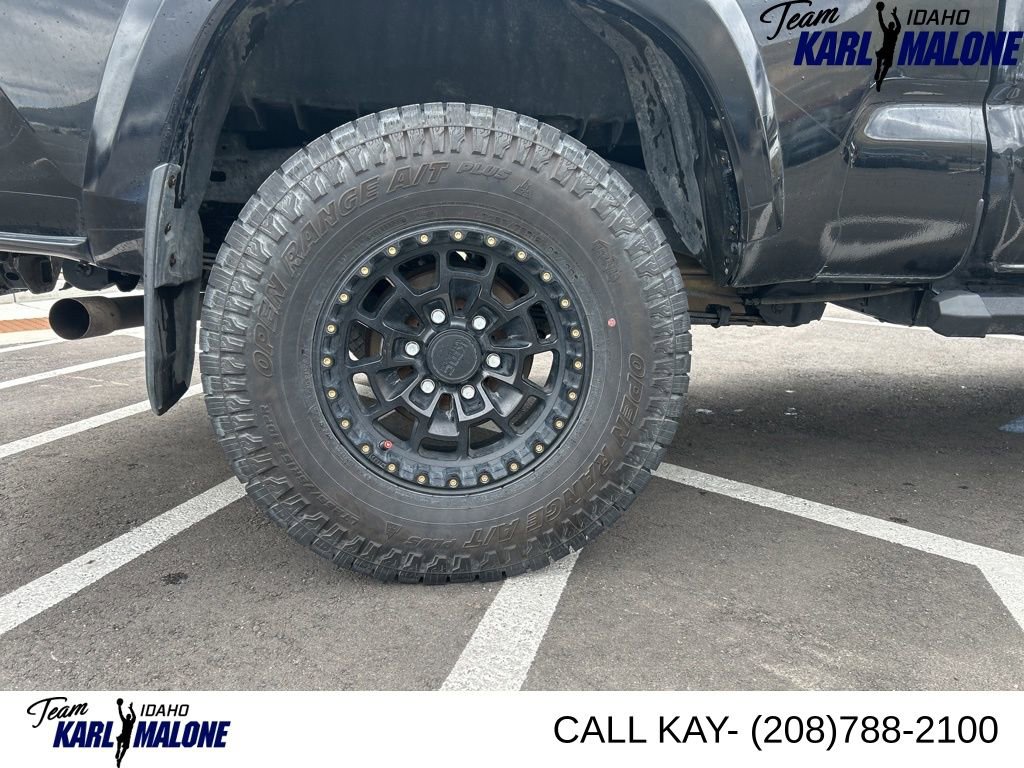 Used 2020 Toyota Tacoma TRD Off-Road AWD/4WD image 10