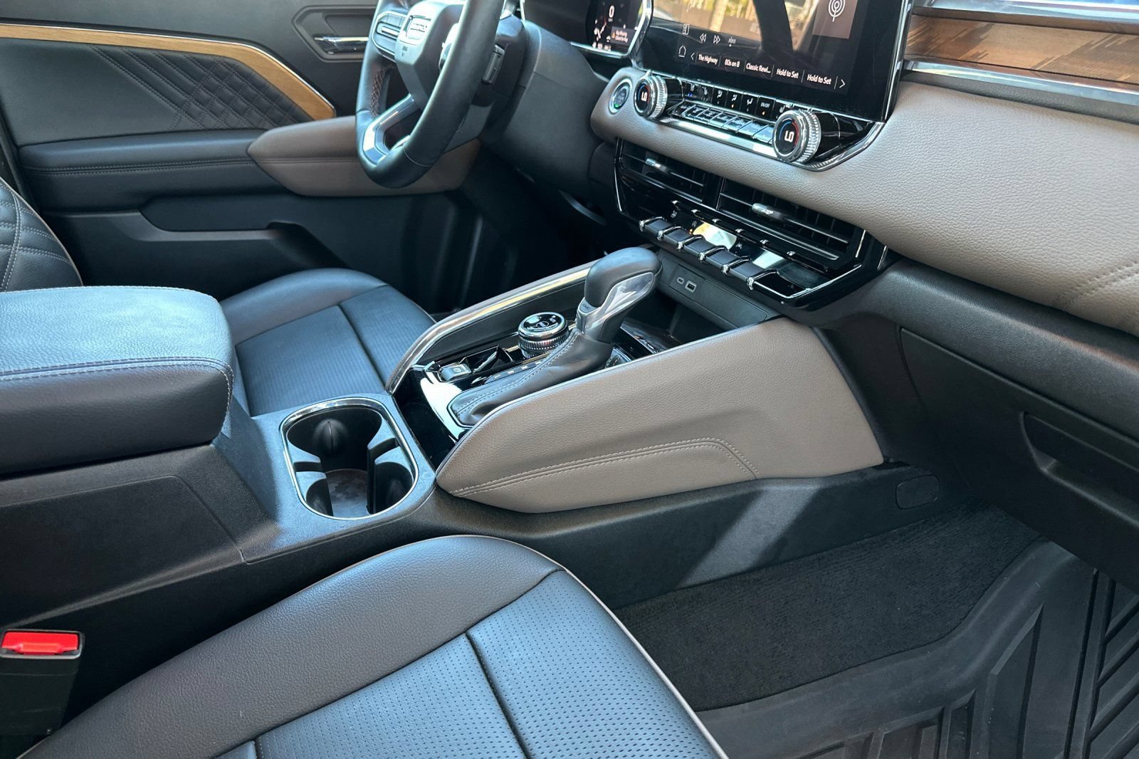 Certified 2024 GMC Canyon Denali w/ LPO, Denali Black Edition AWD/4WD image 16