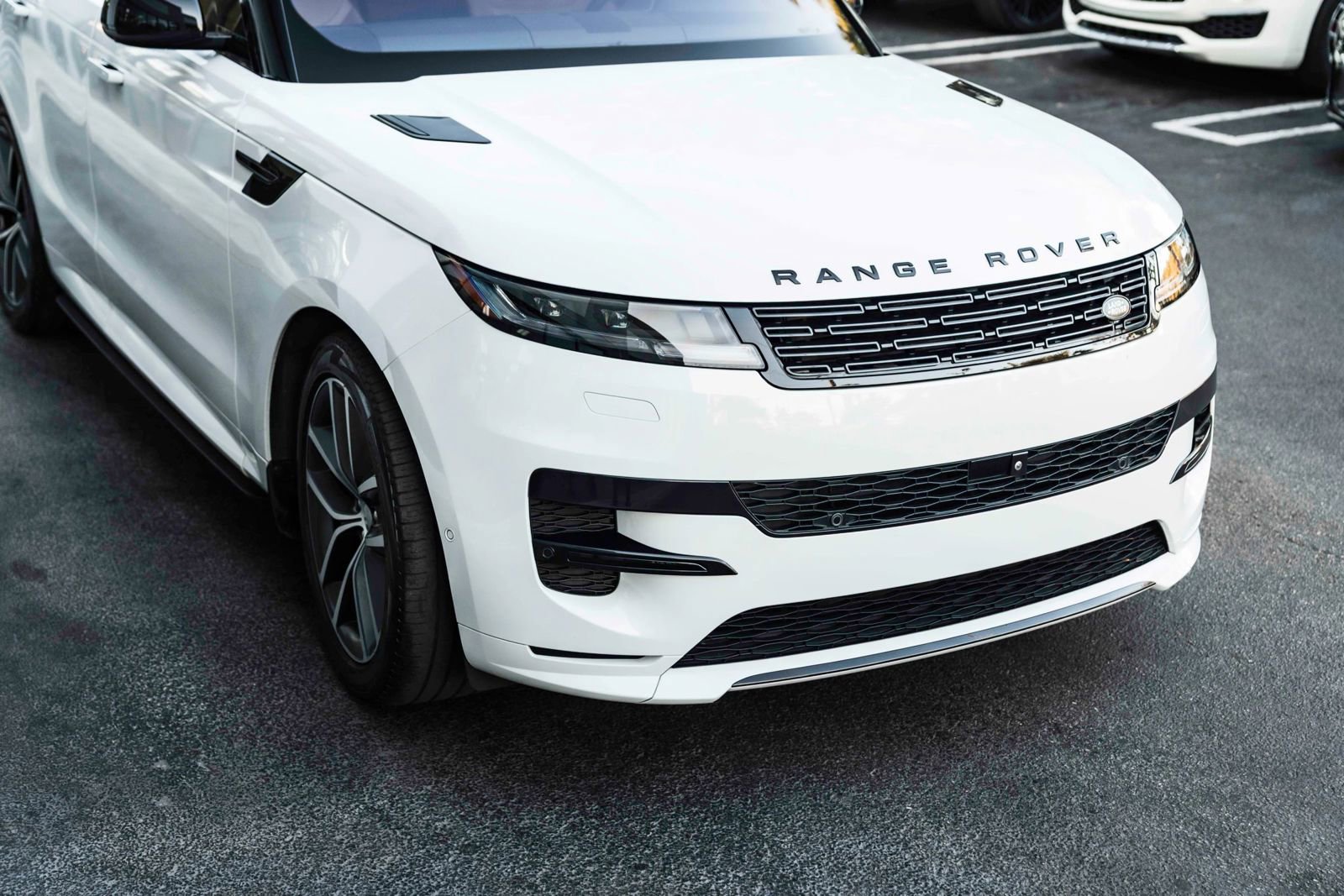 Used 2023 Land Rover Range Rover Sport SE Dynamic AWD/4WD image 6
