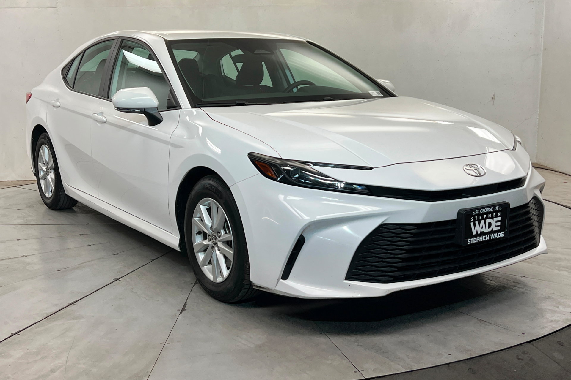 Used 2025 Toyota Camry LE FWD image 8
