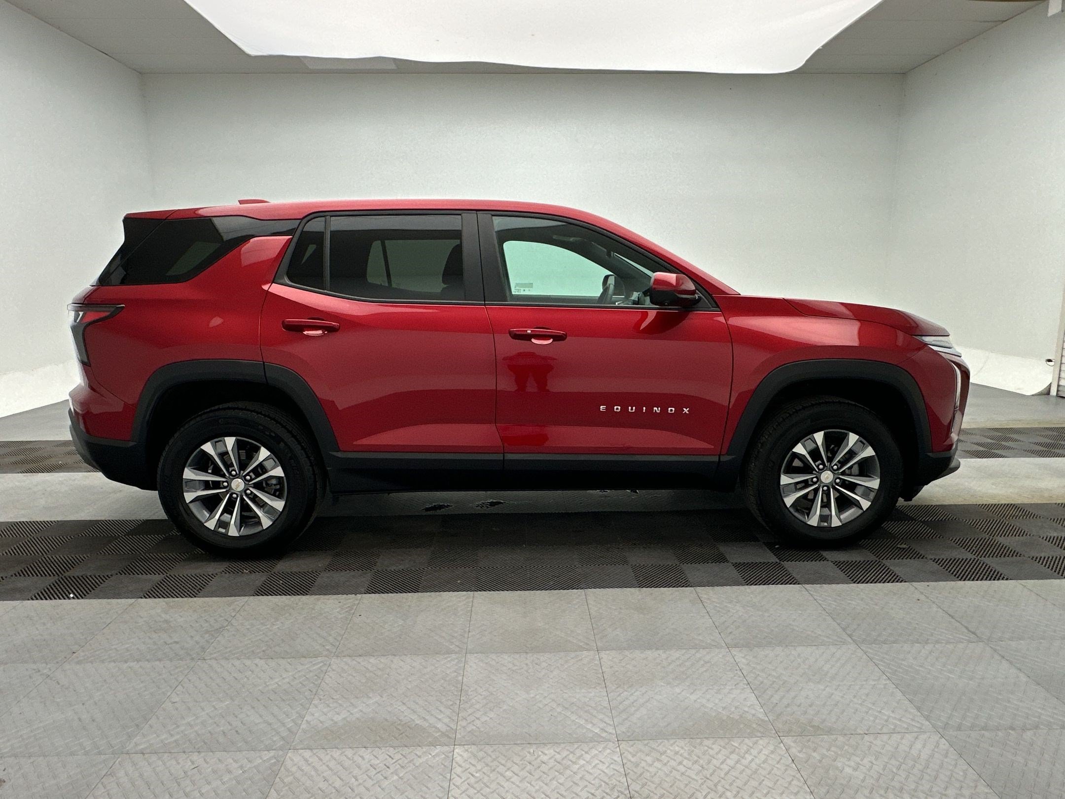 Certified 2025 Chevrolet Equinox LT w/ Safety and Technology Package AWD/4WD image 8