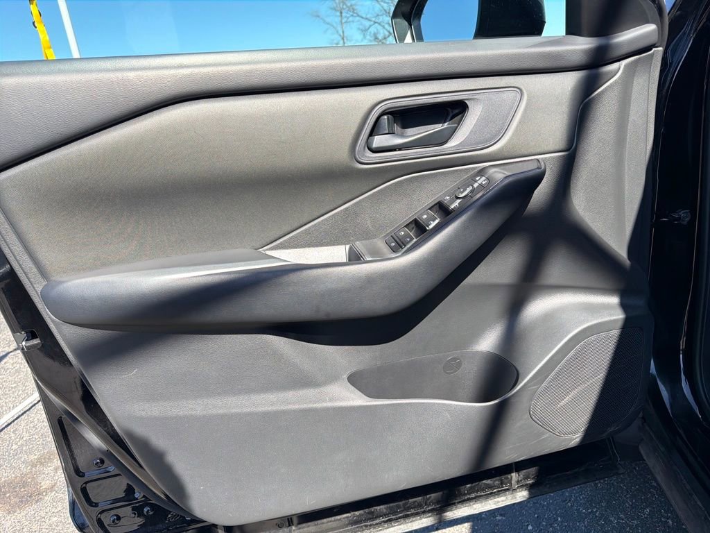 Certified 2025 Nissan Rogue S image 12