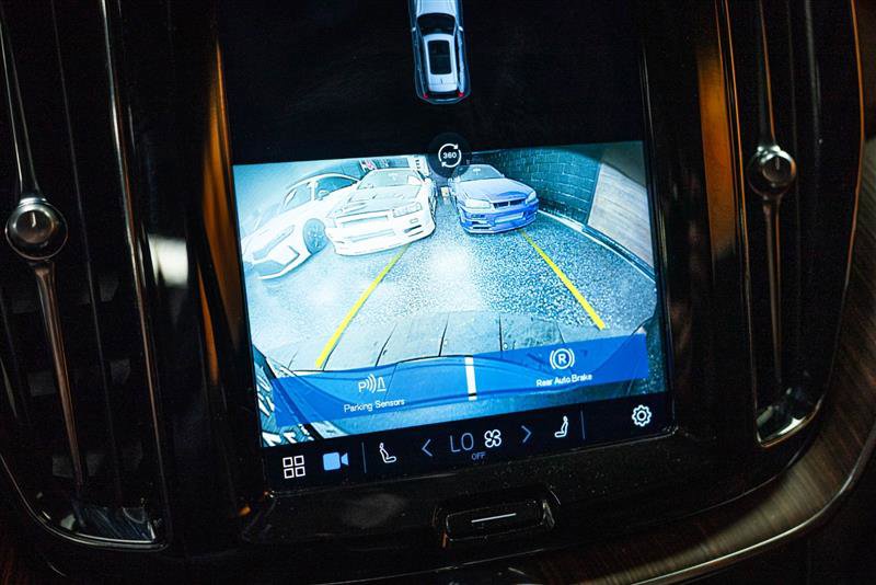 Used 2022 Volvo XC60 T8 Inscription image 21