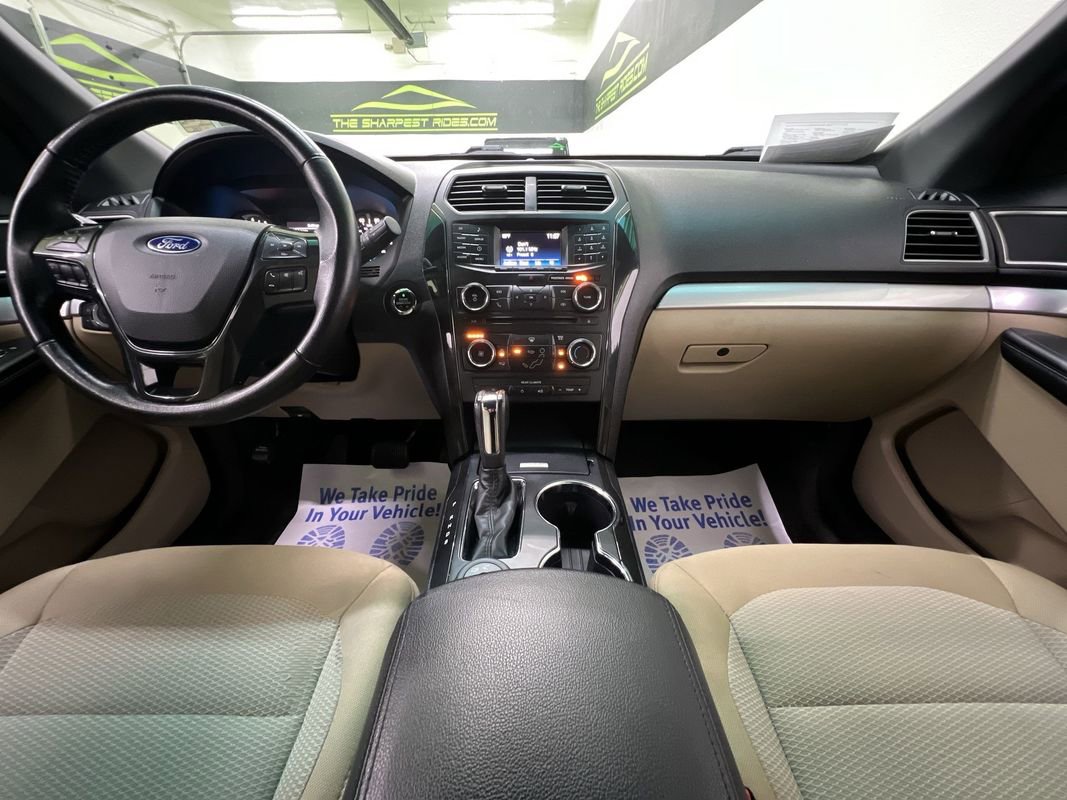 Used 2016 Ford Explorer XLT image 18