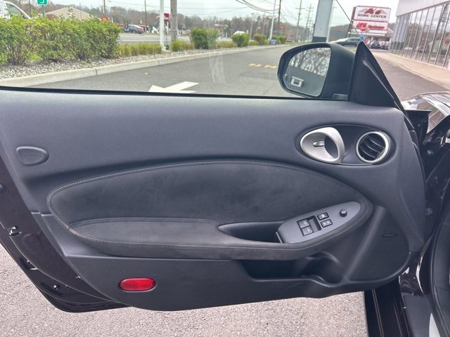 Used 2017 Nissan 370Z Touring image 14