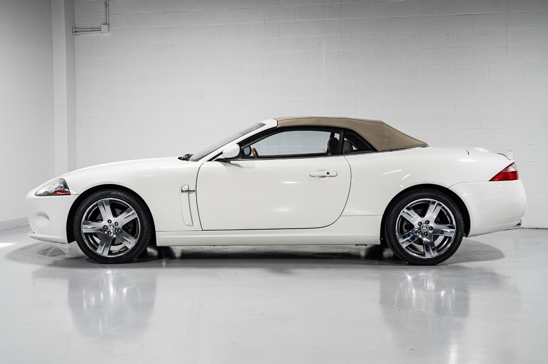 Used 2007 Jaguar XK Convertible image 35