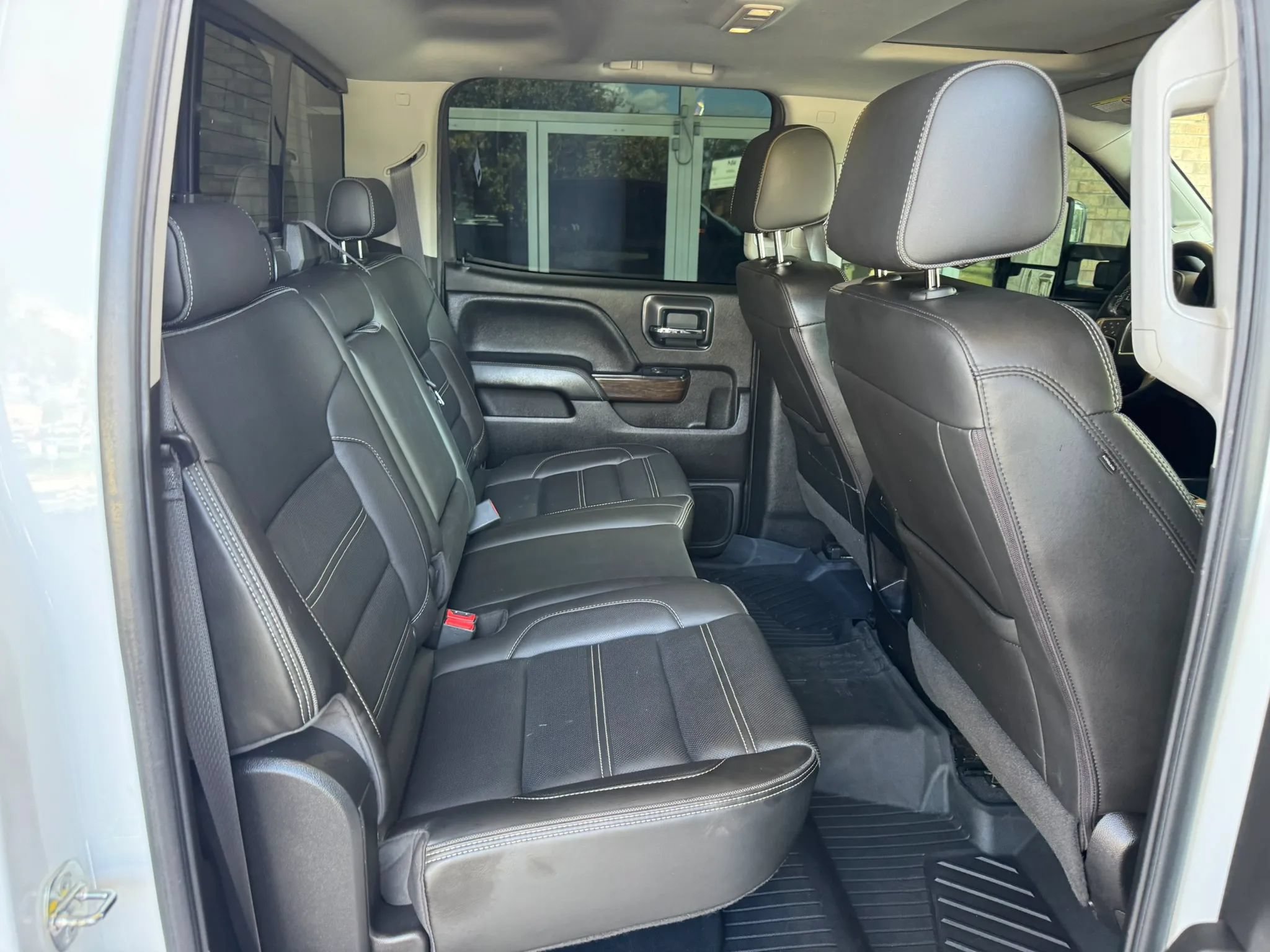 Used 2019 GMC Sierra 2500 Denali w/ Duramax Plus Package AWD/4WD image 19
