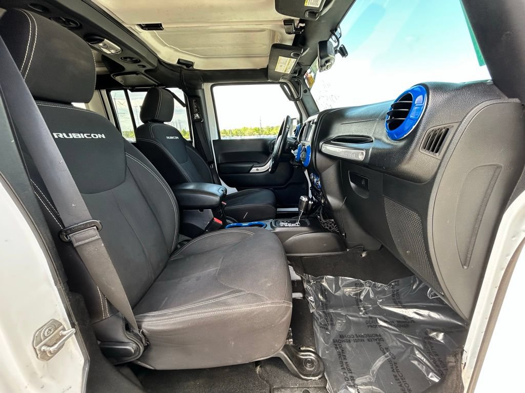 Used 2015 Jeep Wrangler Unlimited Rubicon w/ Connectivity Group AWD/4WD image 10